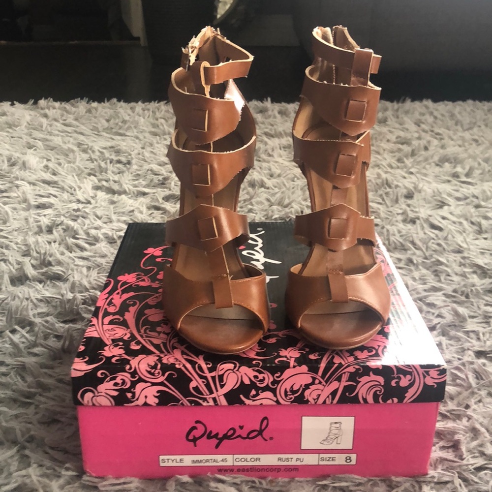 tan heels with zipper closure